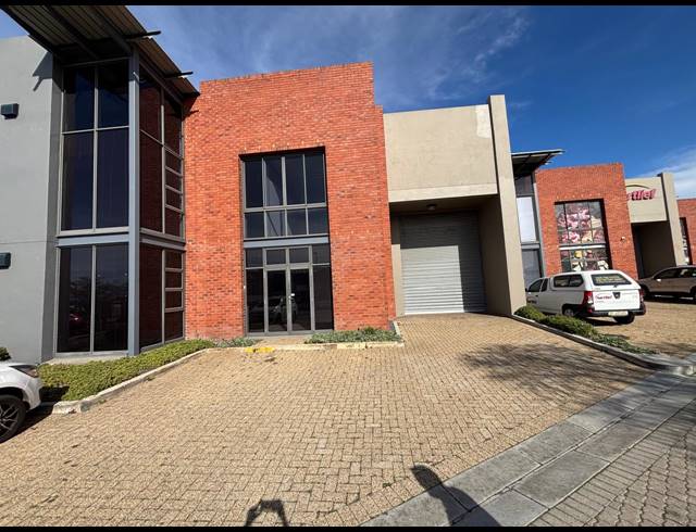 519M² WAREHOUSE TO LET IN STIKLAND INDUSTRIAL